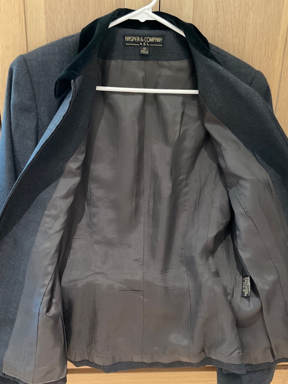 Women’s jacket - Picture 4 of 4